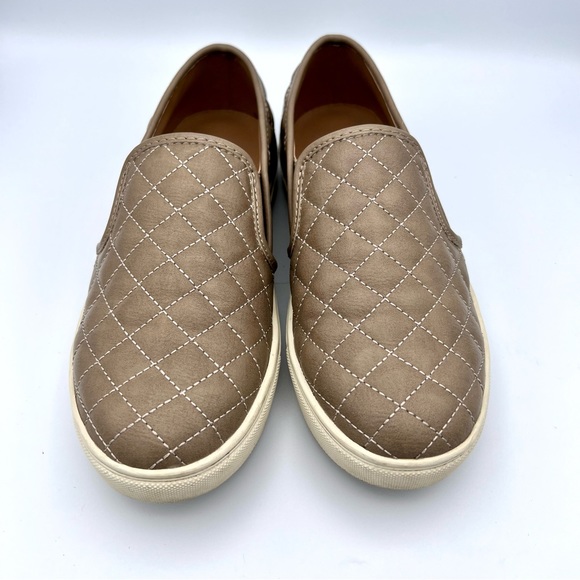 EUC Women’s Steve Madden Ecentrcq Grey Quilted Slip On Sneaker Size 8 - Picture 4 of 8